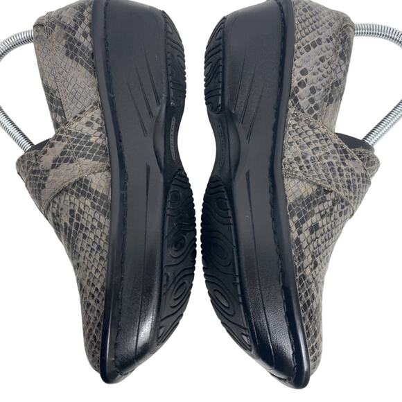 Nurse Mates  Women's Snake Print  Gelsey Non-Slip Pillow Top Shoes Size 7 M - Picture 2 of 8